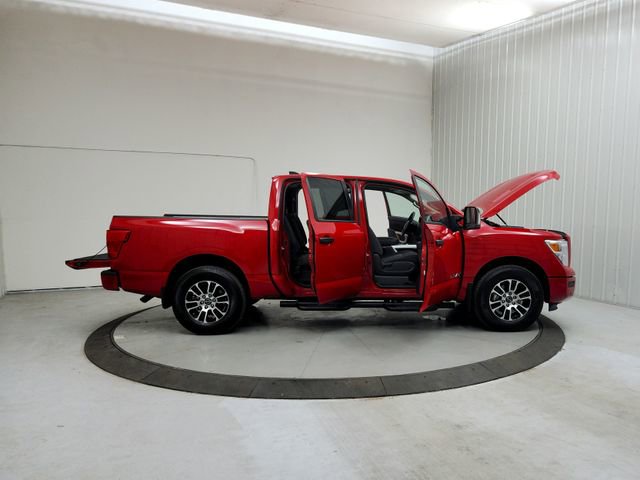 Used 2024 Nissan Titan SV w/ SV Convenience Package image 16