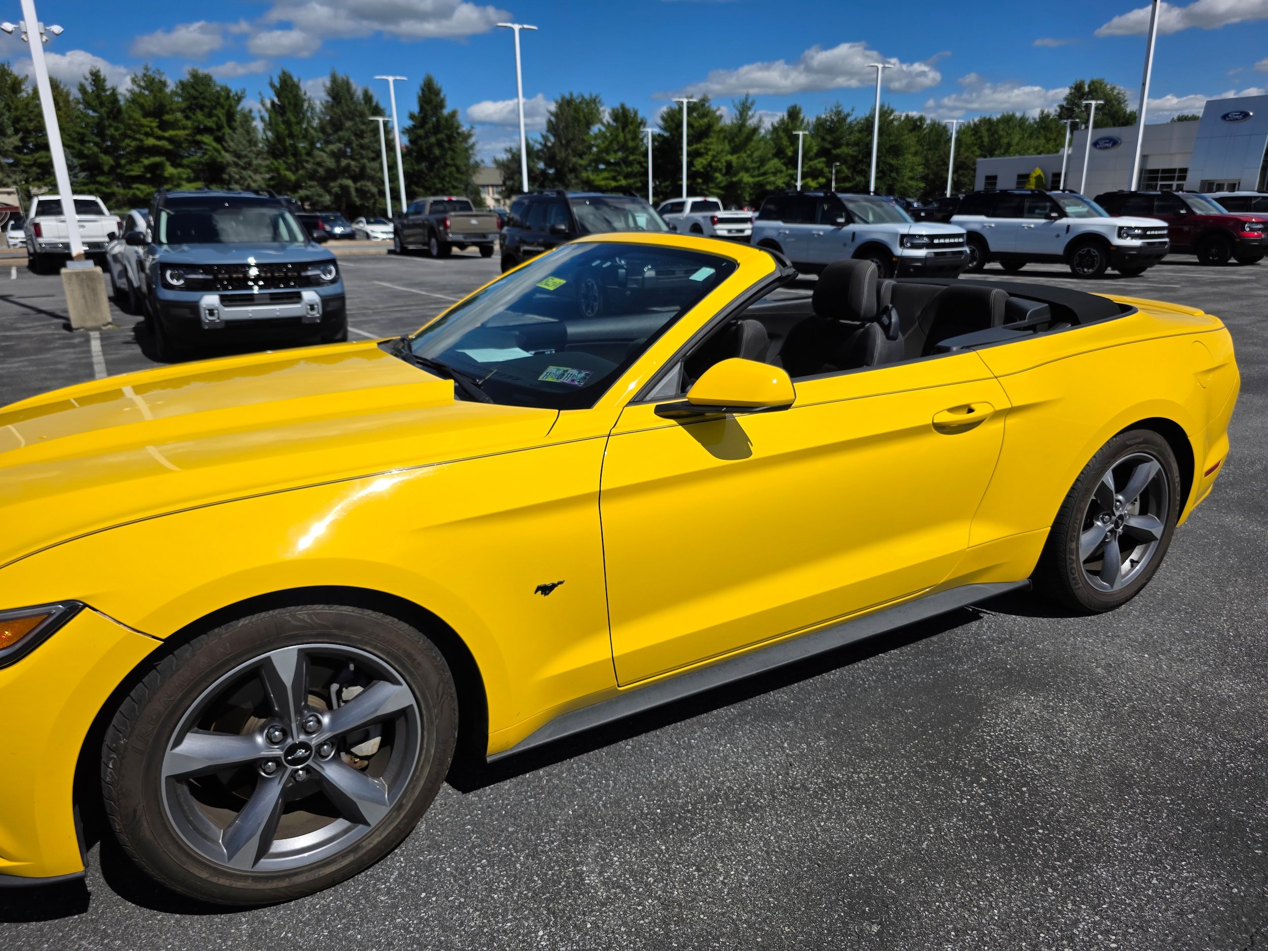 Used 2016 Ford Mustang Convertible w/ Equipment Group 051A RWD image 21