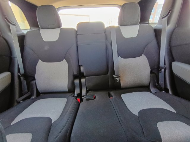 Used 2014 Jeep Cherokee Sport FWD image 51