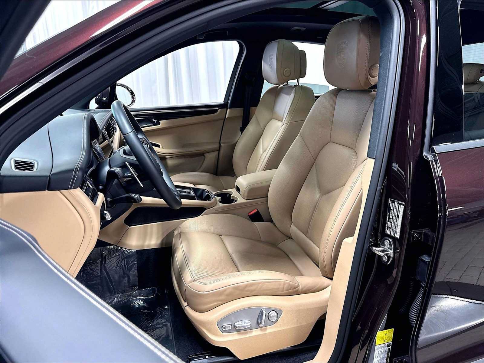 Used 2026 Porsche Macan AWD/4WD image 8