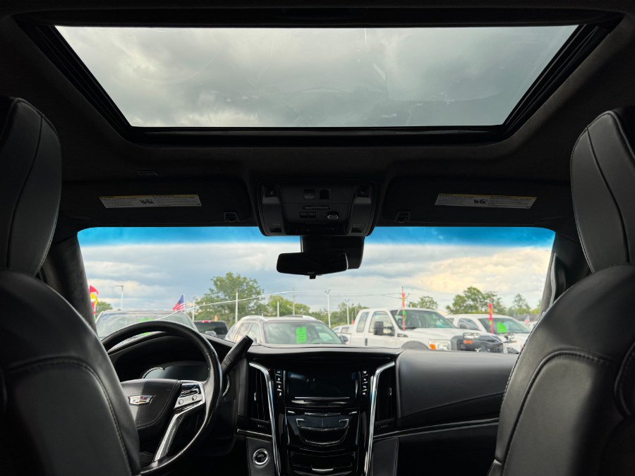 Used 2017 Cadillac Escalade ESV Platinum AWD/4WD image 23