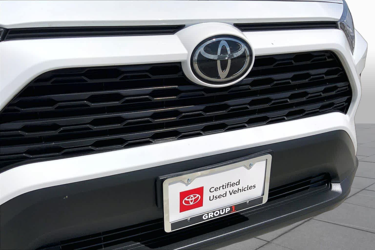 Certified 2025 Toyota RAV4 LE AWD/4WD image 29