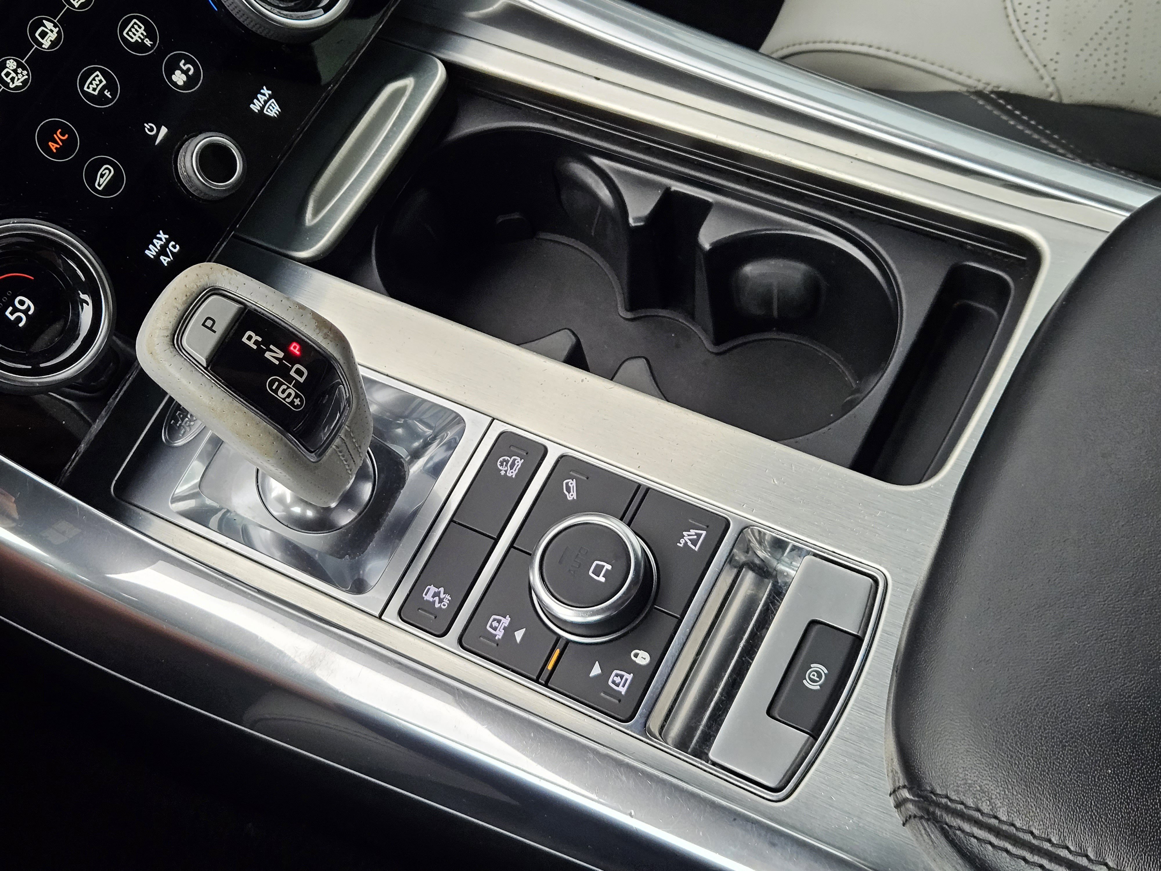 Used 2018 Land Rover Range Rover Sport SVR image 22