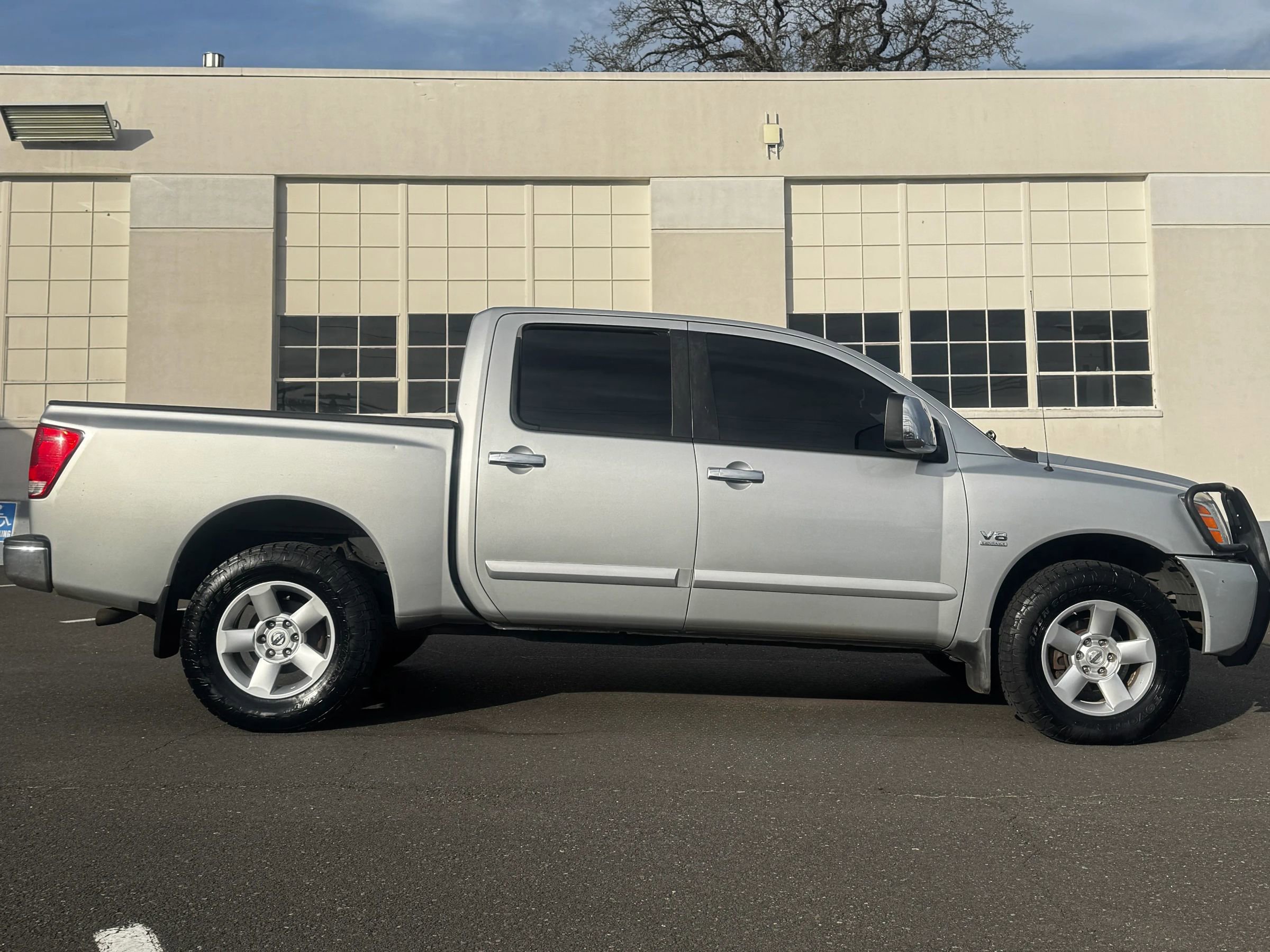 Used 2004 Nissan Titan SE w/ (Bed) Utility Bed Pkg image 3