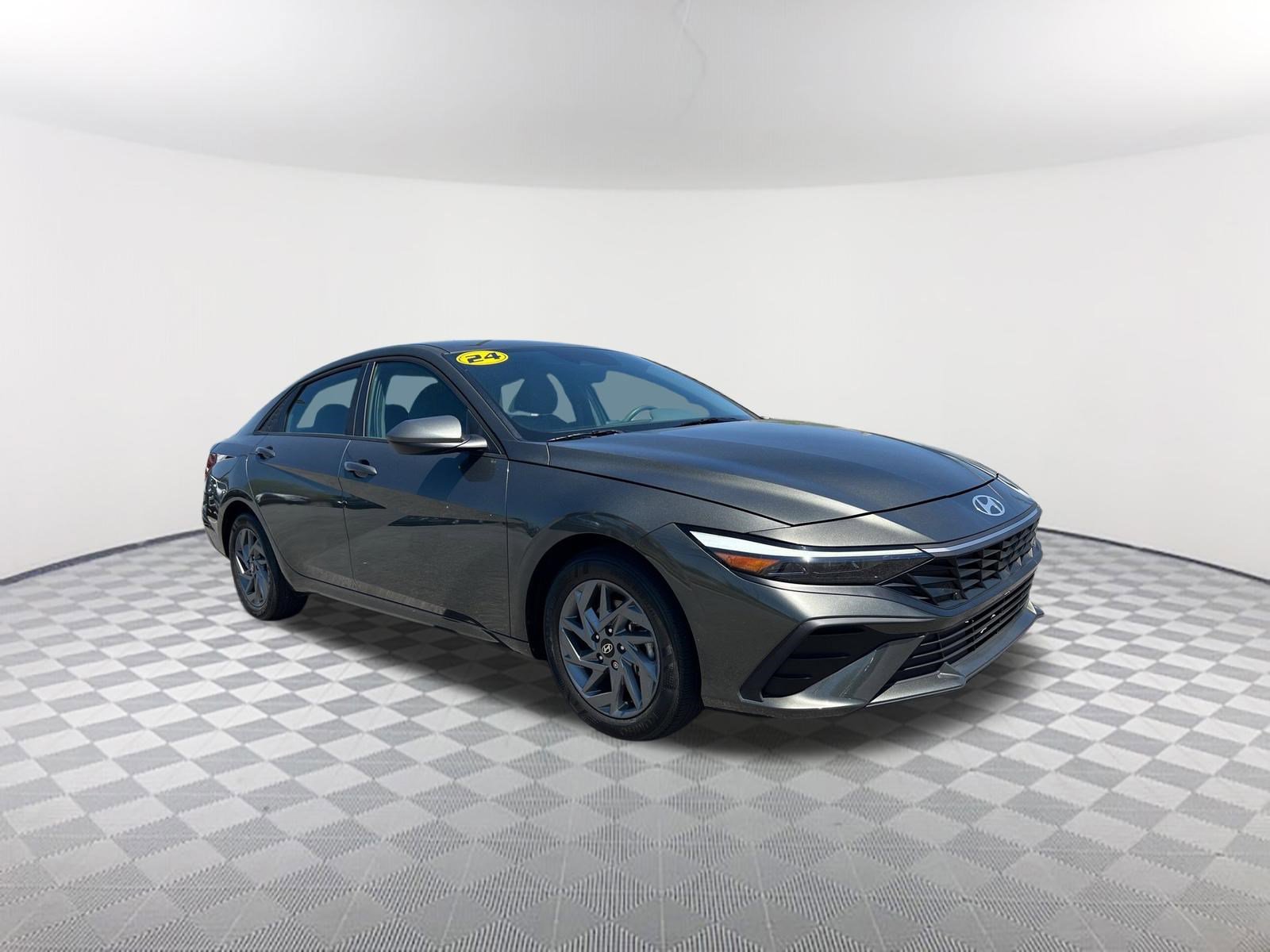 Used 2024 Hyundai Elantra SEL FWD image 4