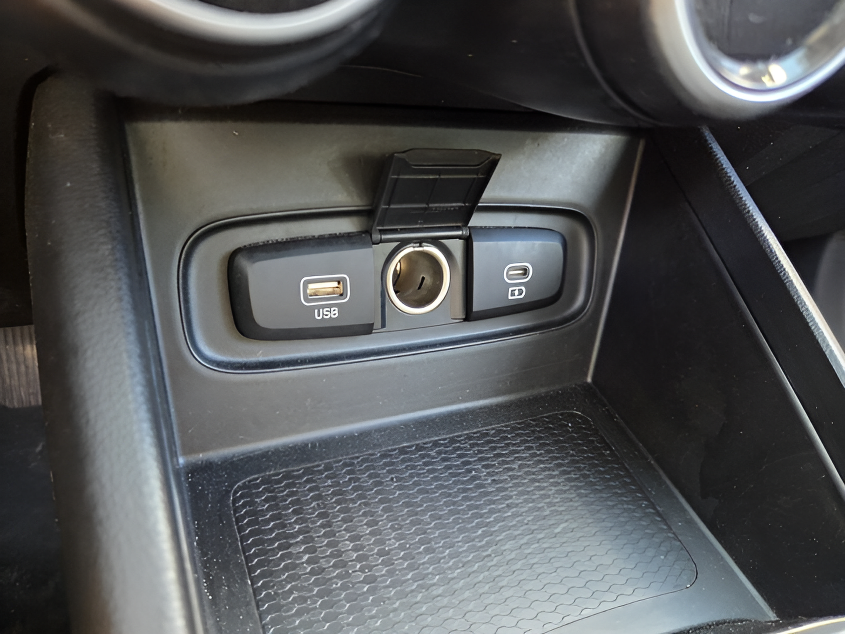 Used 2025 Hyundai Venue SEL FWD image 21