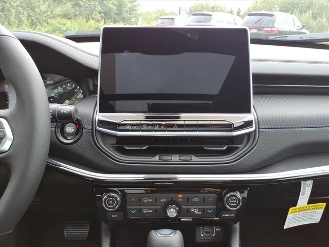 New 2025 Jeep Compass Latitude w/ Sun & Sound Group image 12