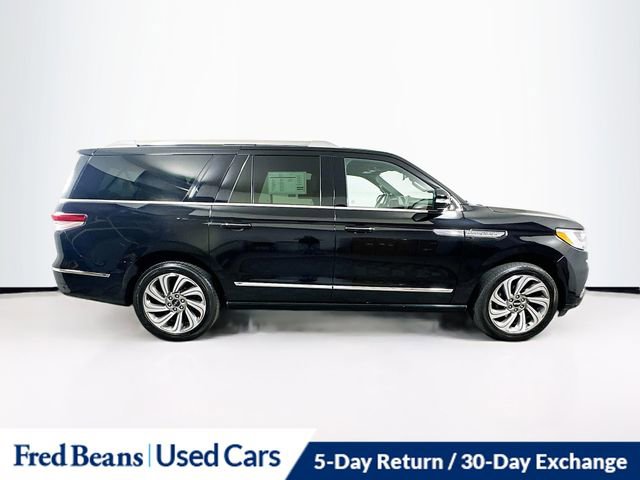 Used 2023 Lincoln Navigator L Reserve AWD/4WD image 9