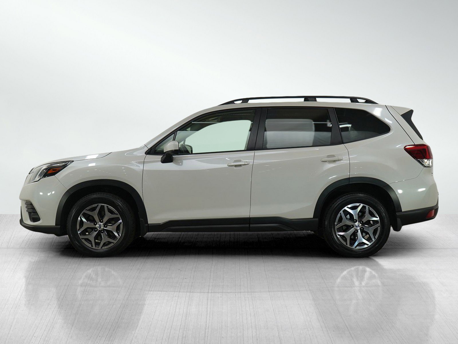 Used 2023 Subaru Forester Premium image 2
