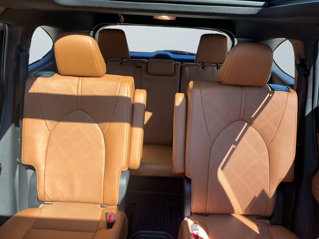 New 2025 Toyota Highlander Platinum image 13