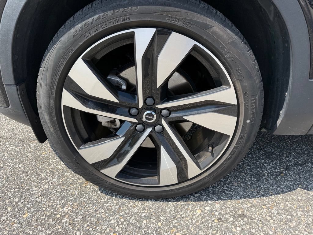 Used 2023 Volvo XC40 B5 Ultimate w/ Climate Package AWD/4WD image 4