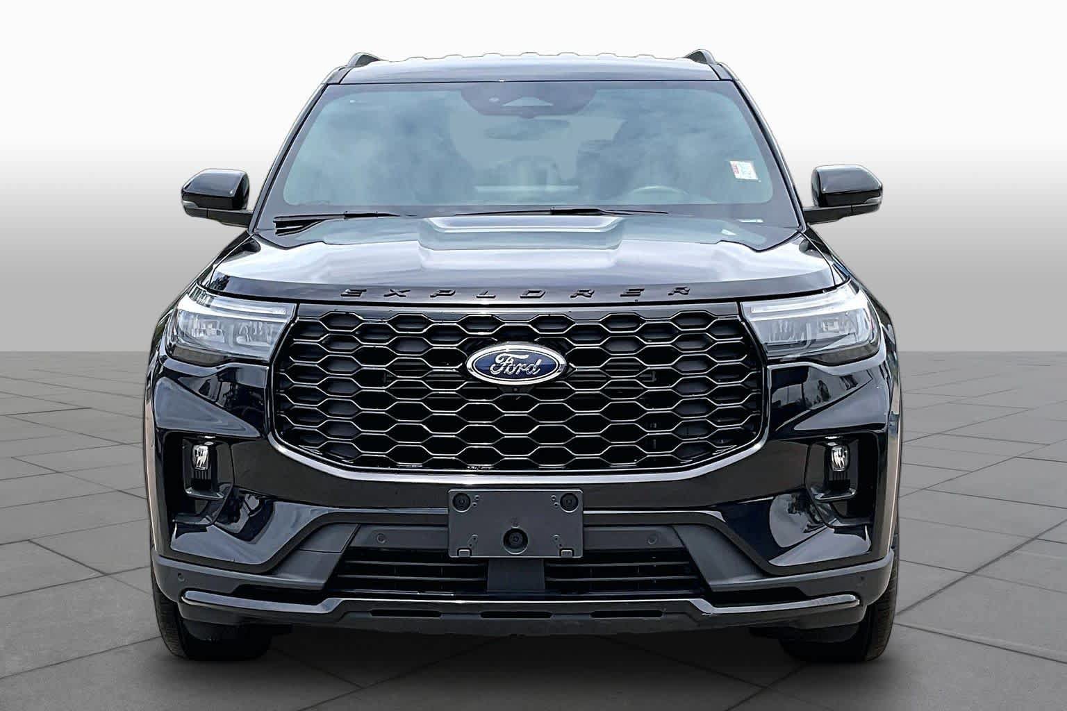 Used 2025 Ford Explorer ST-Line w/ ST-Line Street Pack AWD/4WD image 6