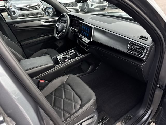 Certified 2024 Volkswagen Atlas Cross Sport SE w/ Black Wheel Package image 27