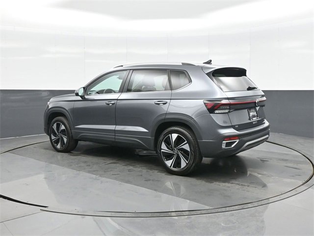 Certified 2025 Volkswagen Taos SE image 5