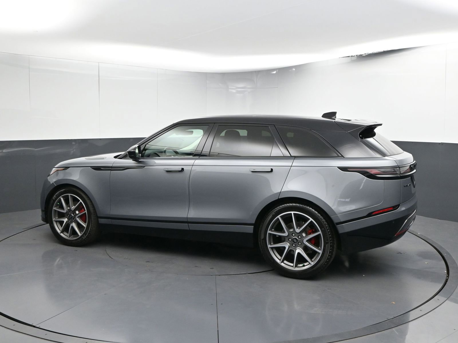 New 2025 Land Rover Range Rover Velar Dynamic SE image 3