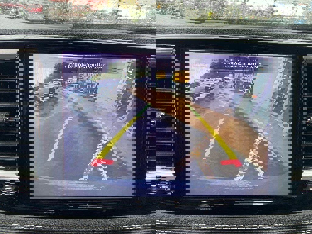 Used 2022 Chrysler Pacifica Touring-L image 15