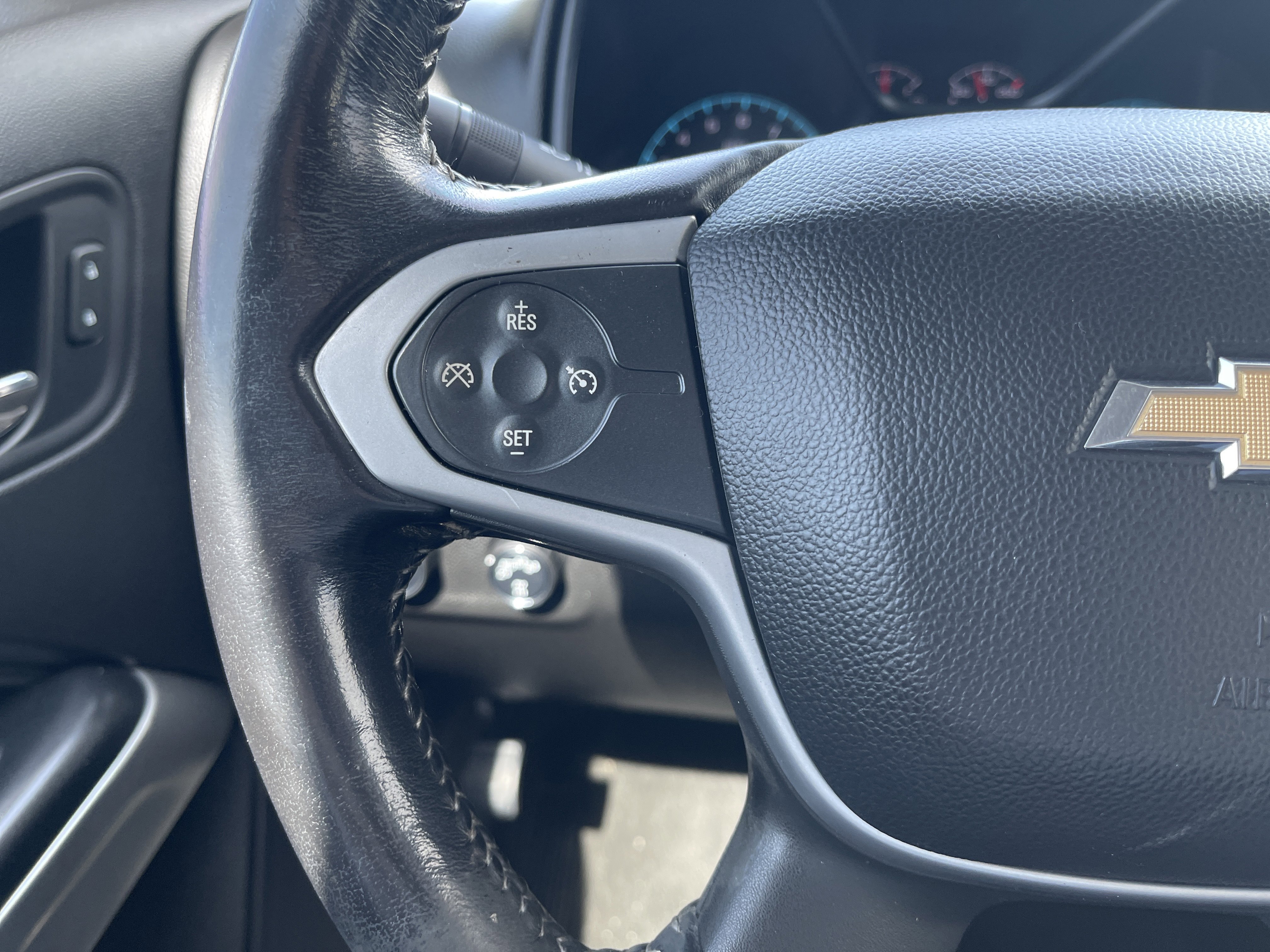 Used 2018 Chevrolet Colorado LT w/ Redline Special Edition image 18