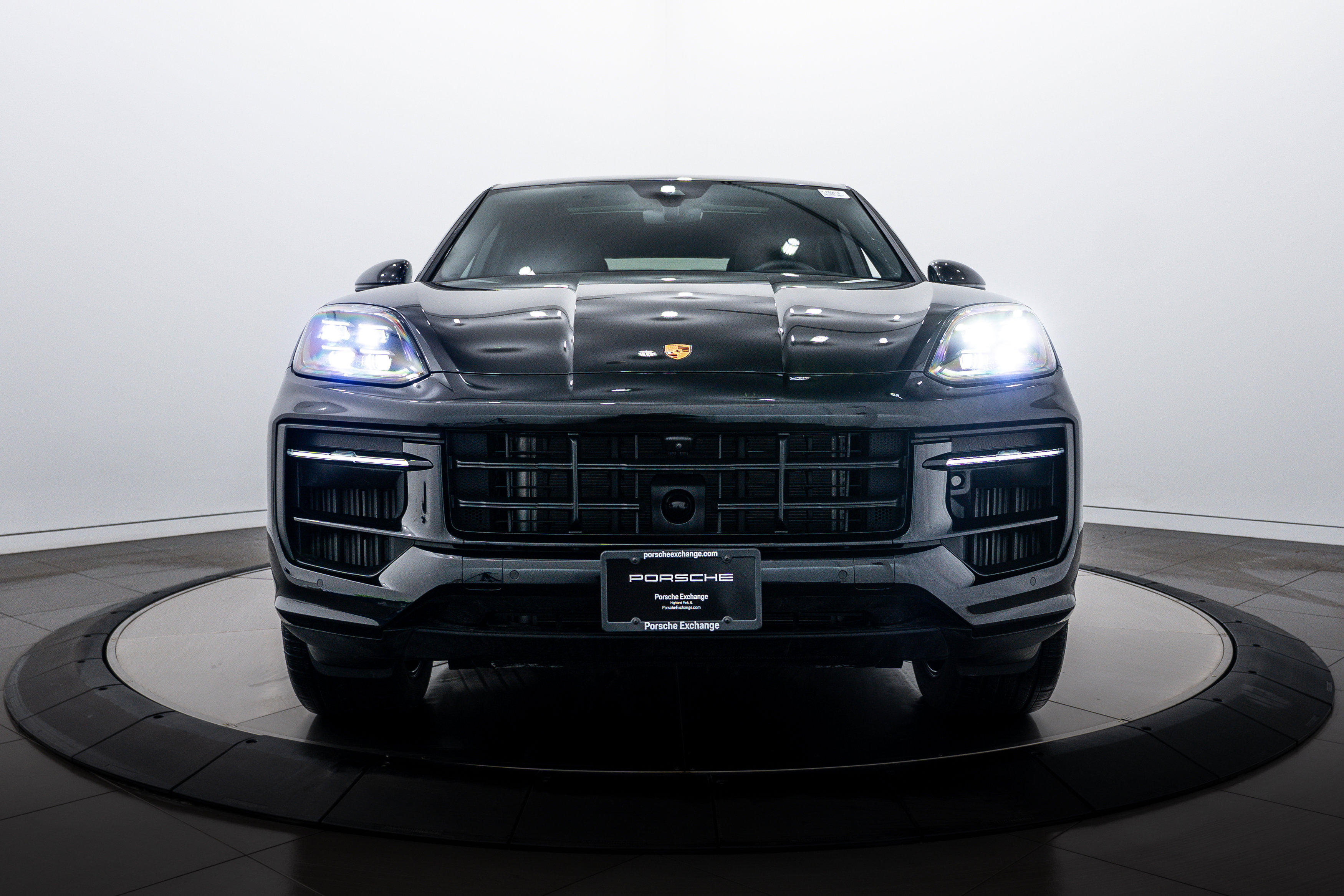 Certified 2025 Porsche Cayenne Coupe image 10