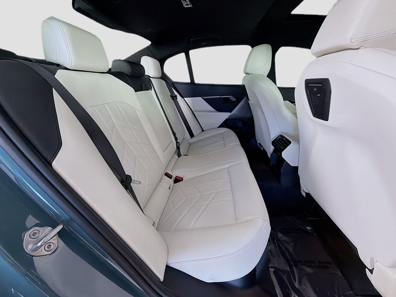 Certified 2024 BMW 530i w/ Premium Package RWD image 28