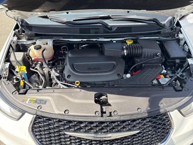 Used 2025 Chrysler Pacifica Select FWD image 28