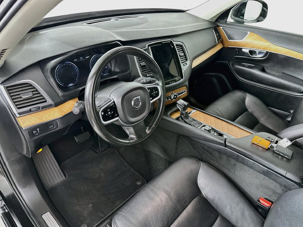 Used 2021 Volvo XC90 T6 Momentum w/ Climate Package AWD/4WD image 29