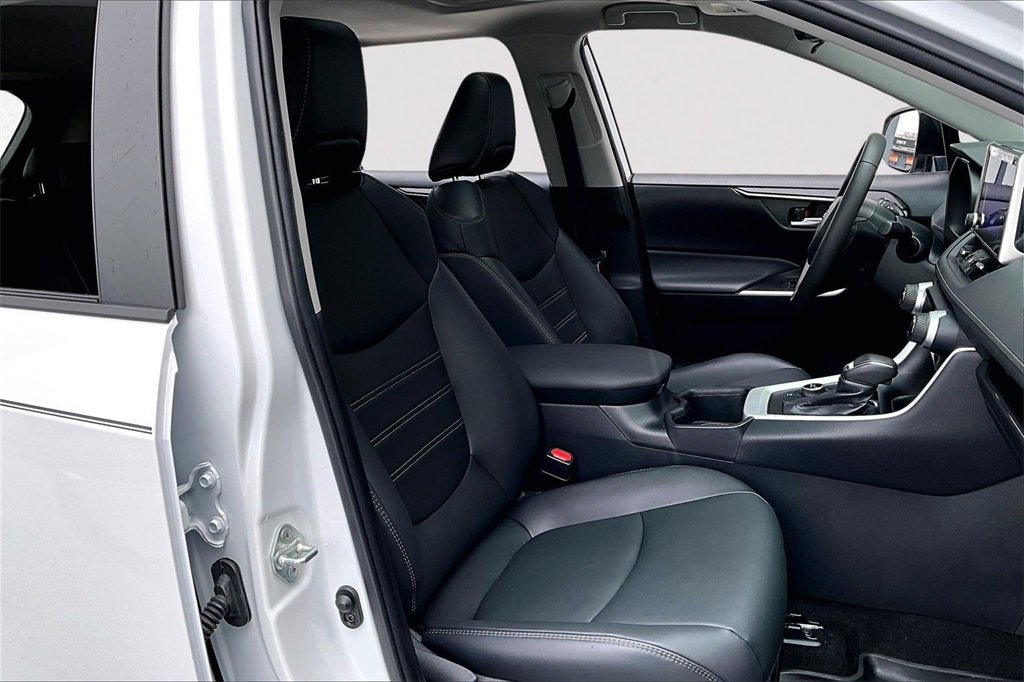 Used 2023 Toyota RAV4 XLE Premium image 27