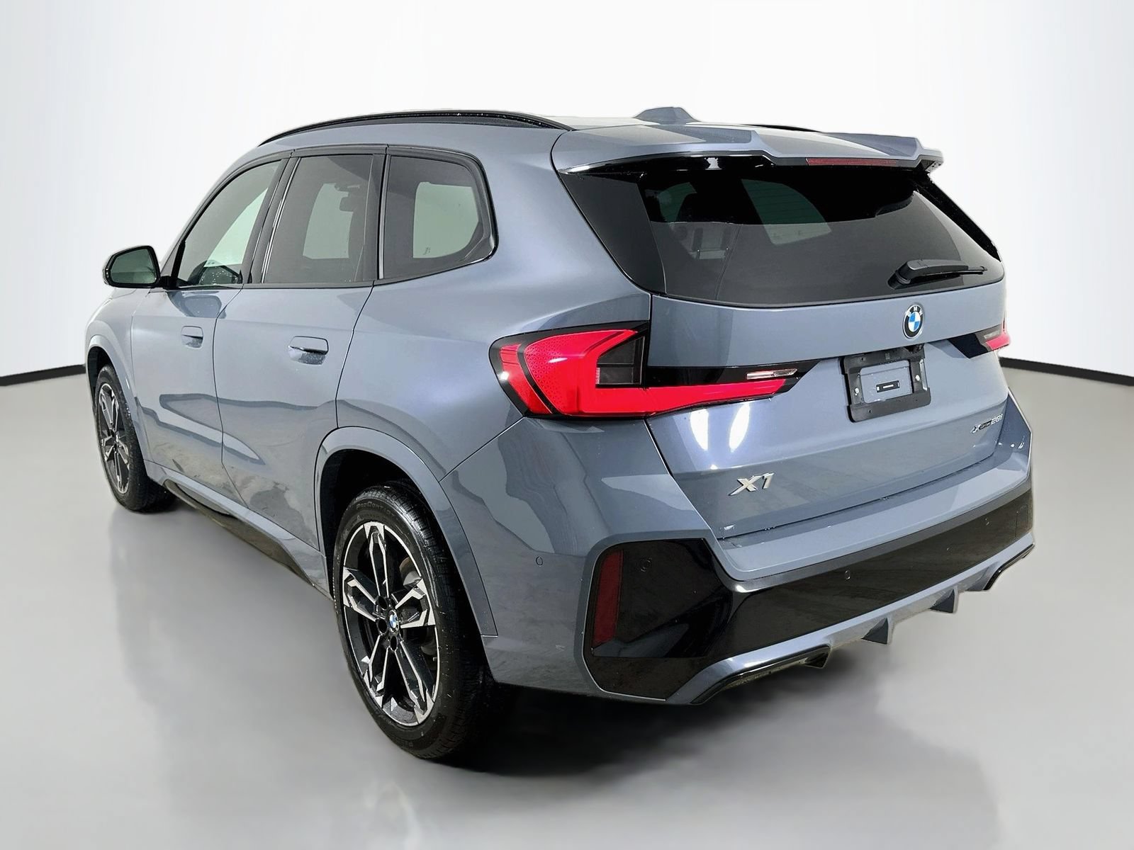 New 2027 BMW X1 xDrive28i AWD/4WD image 7