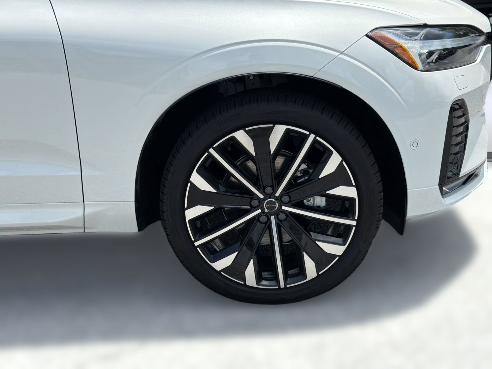 New 2026 Volvo XC60 B5 Ultra w/ Climate Package AWD/4WD image 13