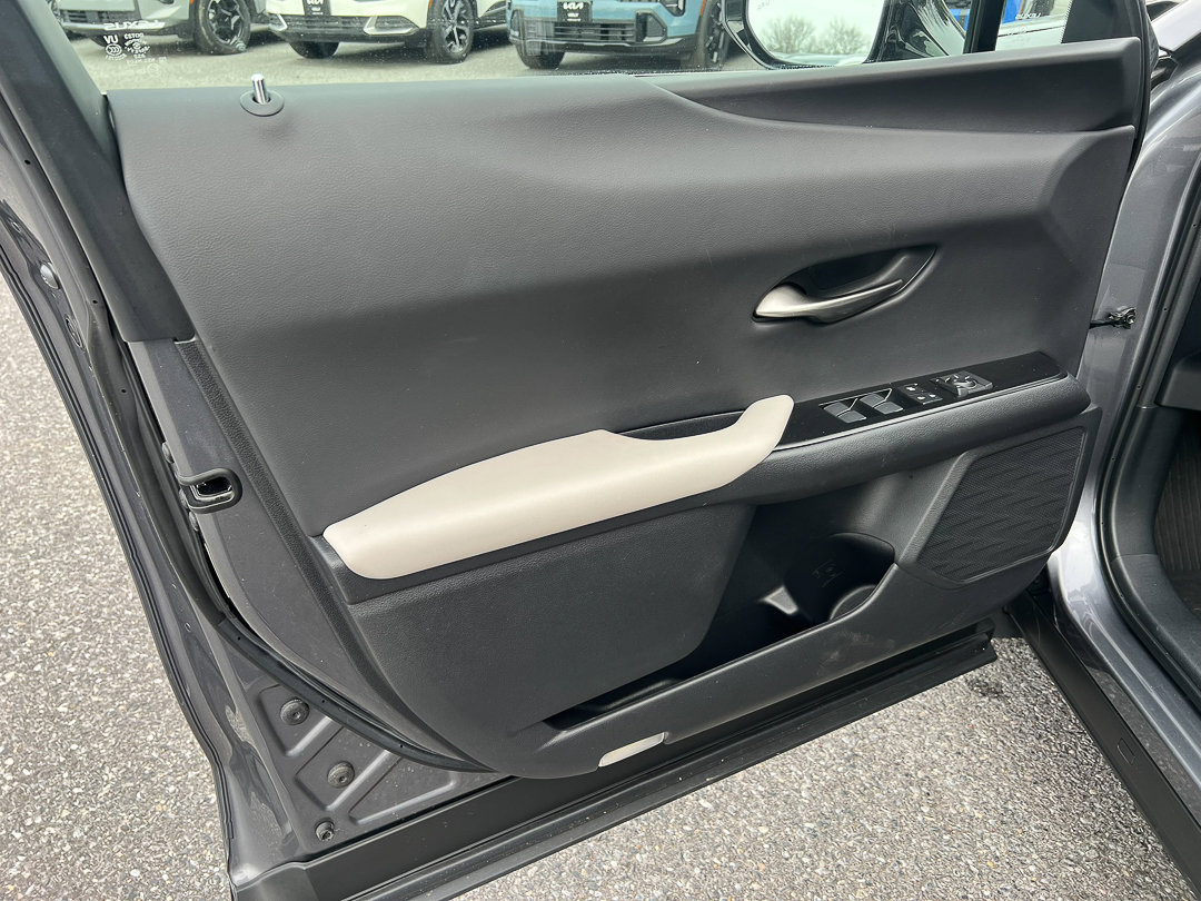 Used 2020 Lexus UX 250h w/ Premium Package image 13