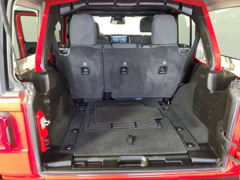 Used 2025 Jeep Wrangler Unlimited Rubicon w/ Convenience Group AWD/4WD image 32