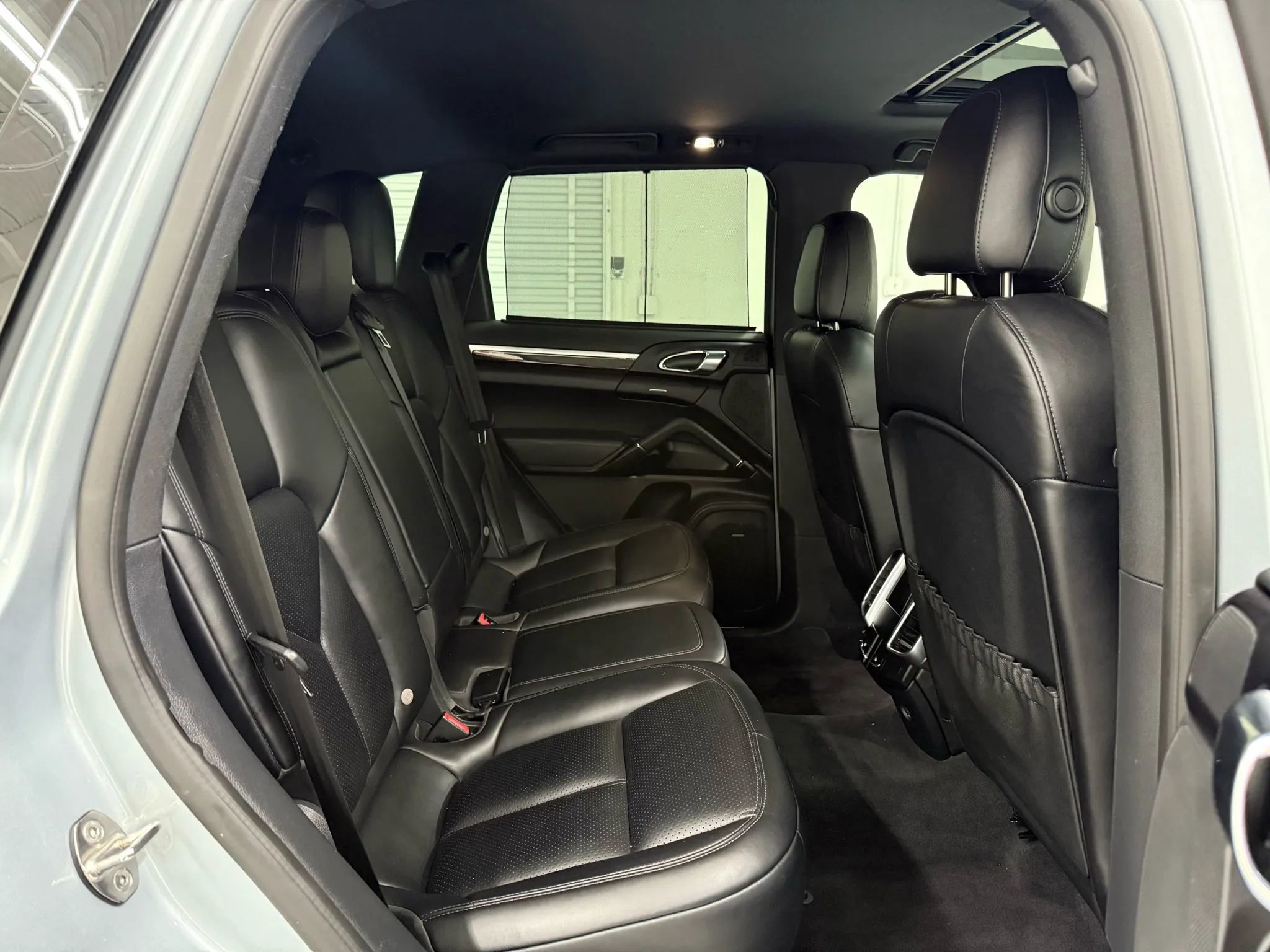 Used 2018 Porsche Cayenne Platinum Edition image 19