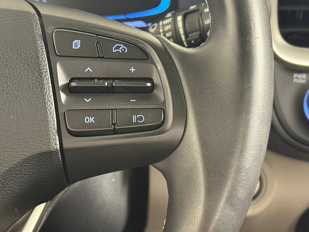 Certified 2026 Hyundai Venue SEL FWD image 40
