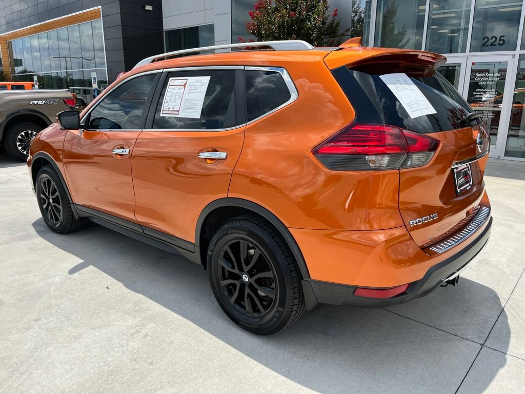 Used 2017 Nissan Rogue SV AWD/4WD image 19