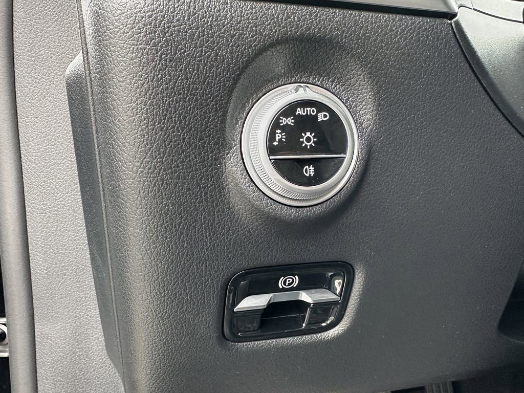 Certified 2025 Mercedes-Benz C 300 4MATIC Sedan image 35