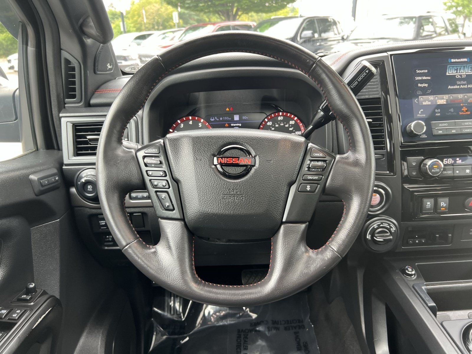 Used 2021 Nissan Titan PRO-4X w/ Pro-4x Convenience Package AWD/4WD image 16