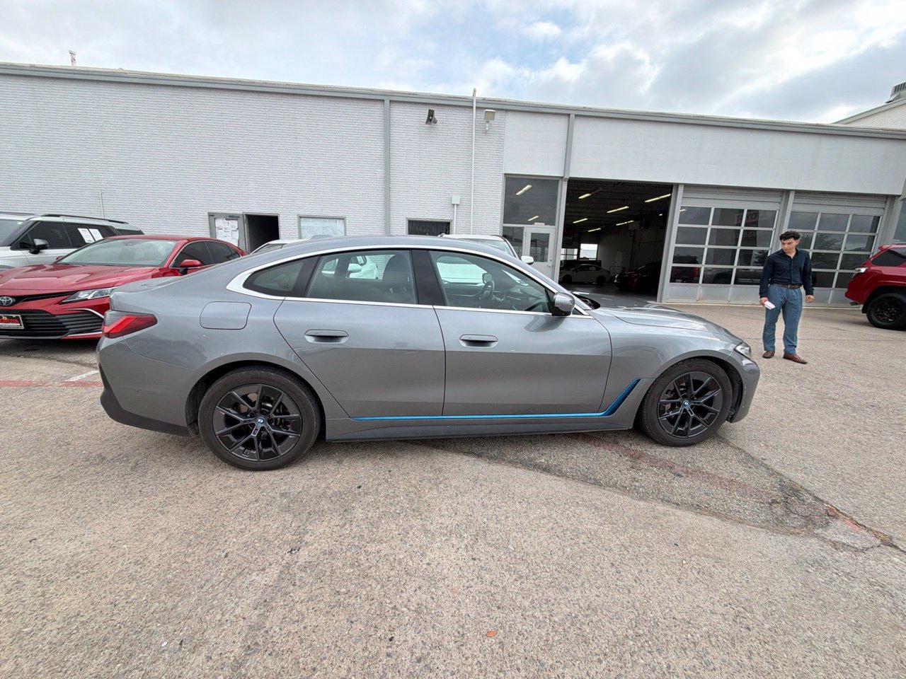 Used 2023 BMW i4 eDrive40 RWD image 4