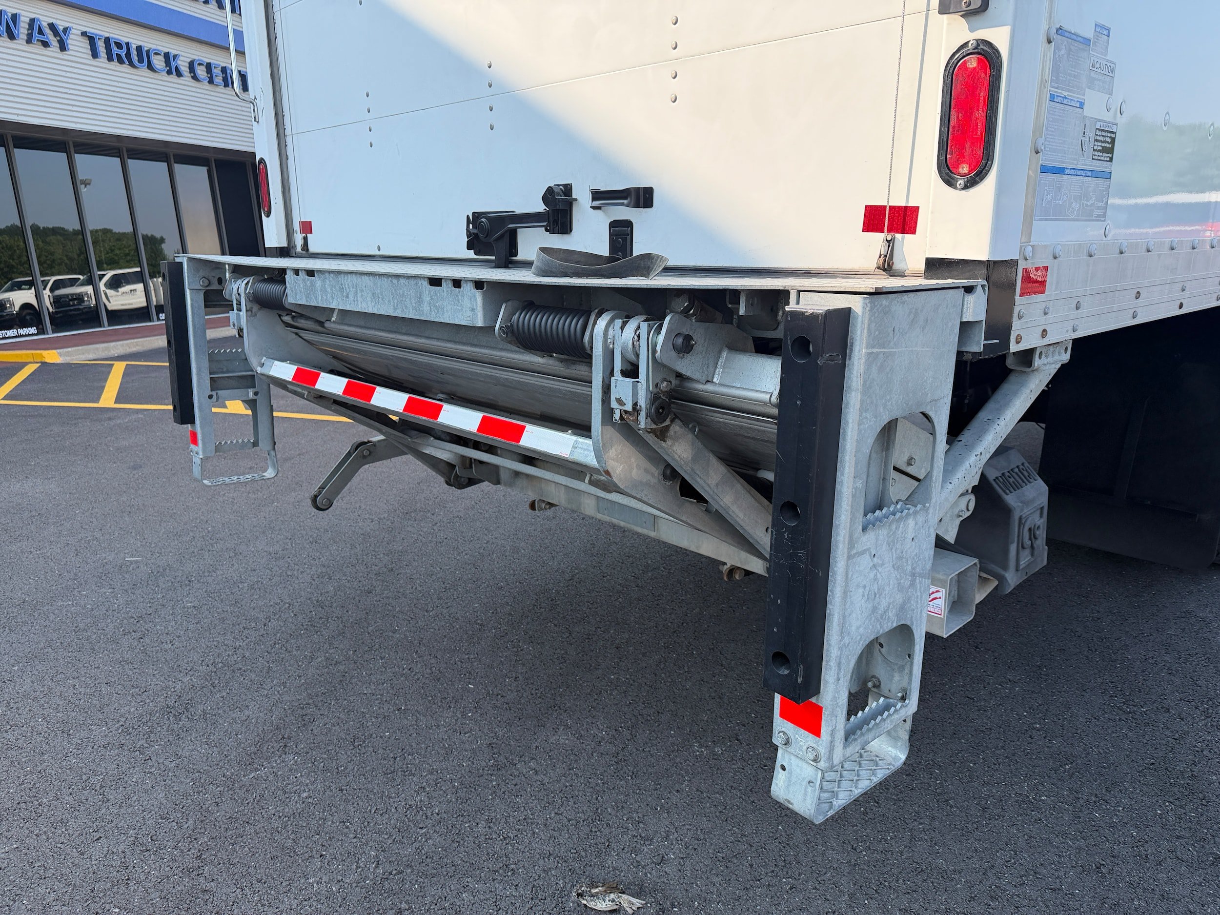 Used 2022 Ford F650 2WD Regular Cab Super Duty image 22
