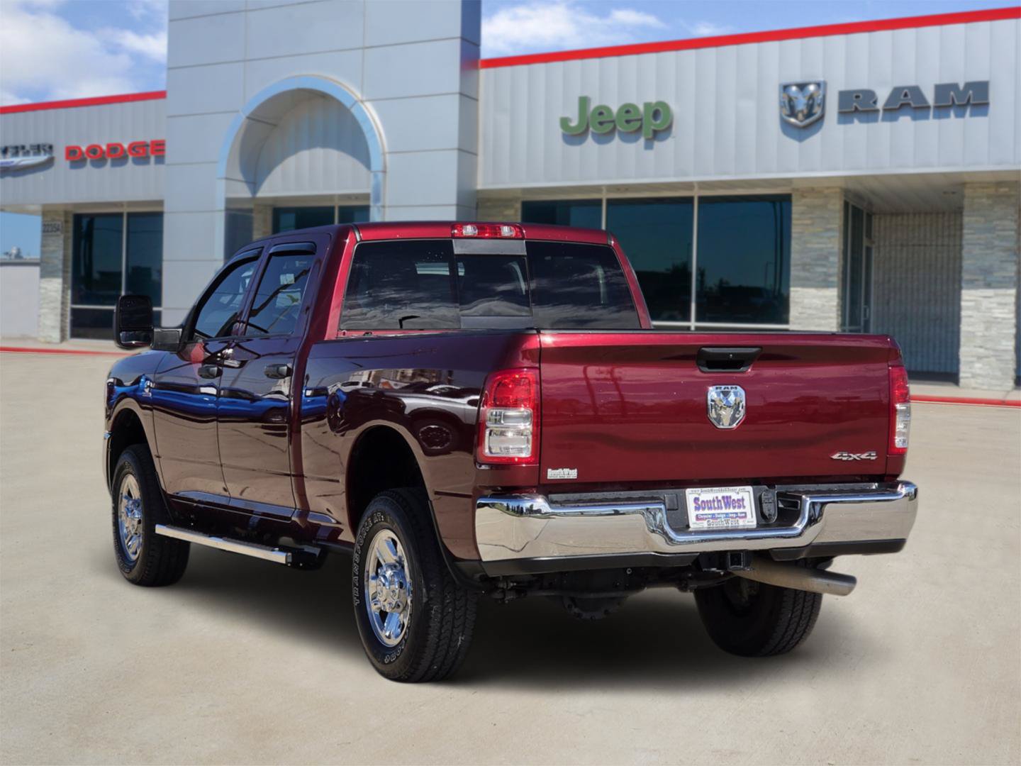 Used 2024 RAM 2500 Tradesman w/ Chrome Appearance Group AWD/4WD image 4