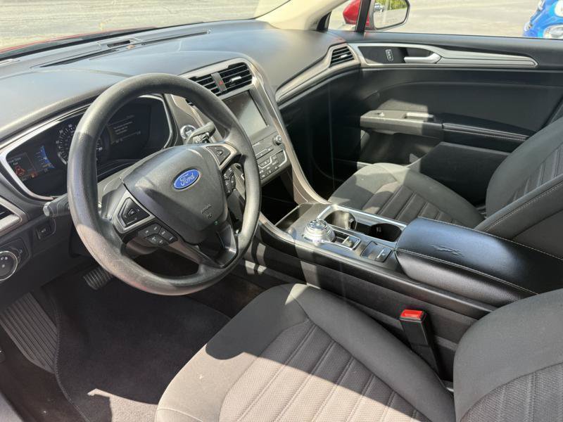 Used 2019 Ford Fusion SE FWD image 16