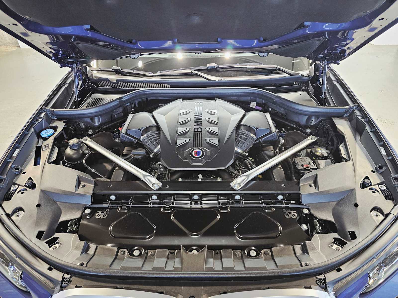 New 2026 BMW ALPINA XB7 image 9