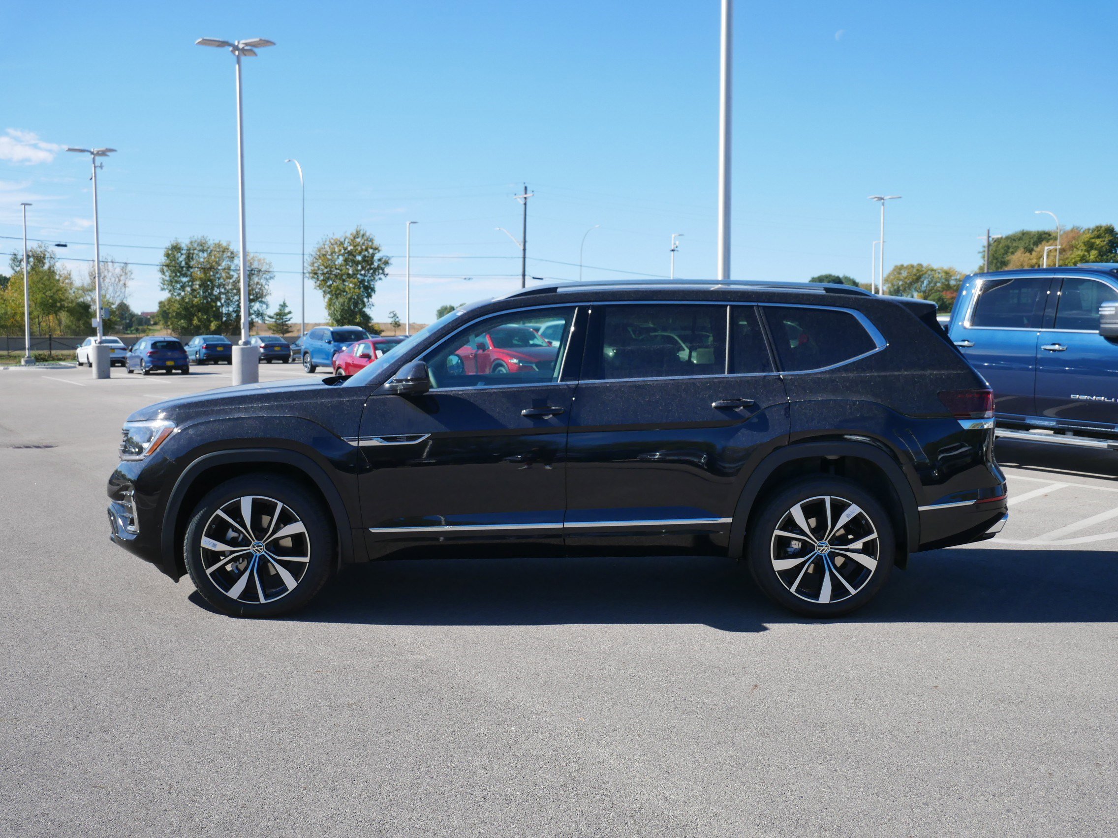New 2026 Volkswagen Atlas SEL Premium R-Line image 3