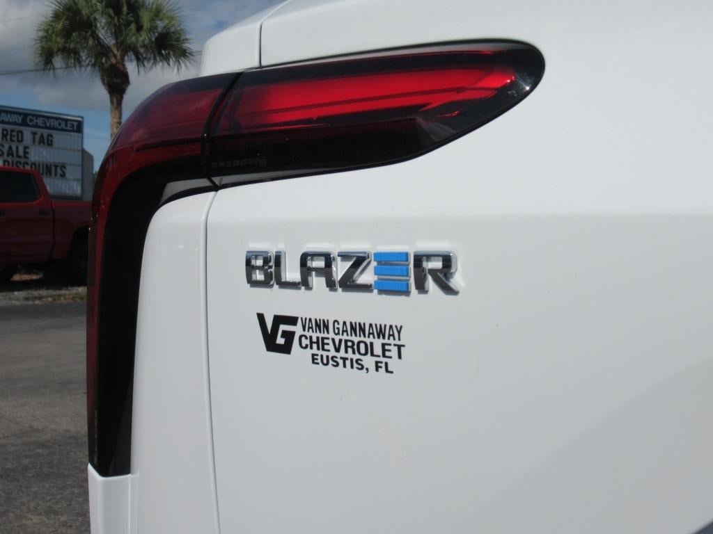 New 2025 Chevrolet Blazer EV LT w/ Super Cruise Package AWD/4WD image 8