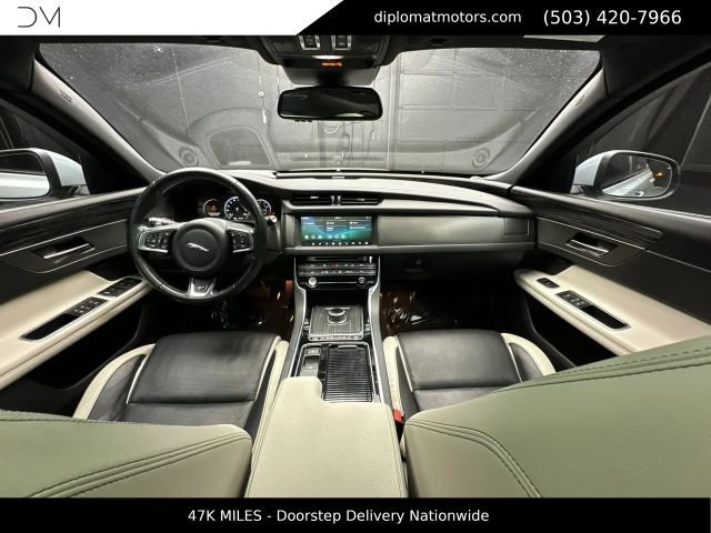 Used 2018 Jaguar XF S RWD image 39