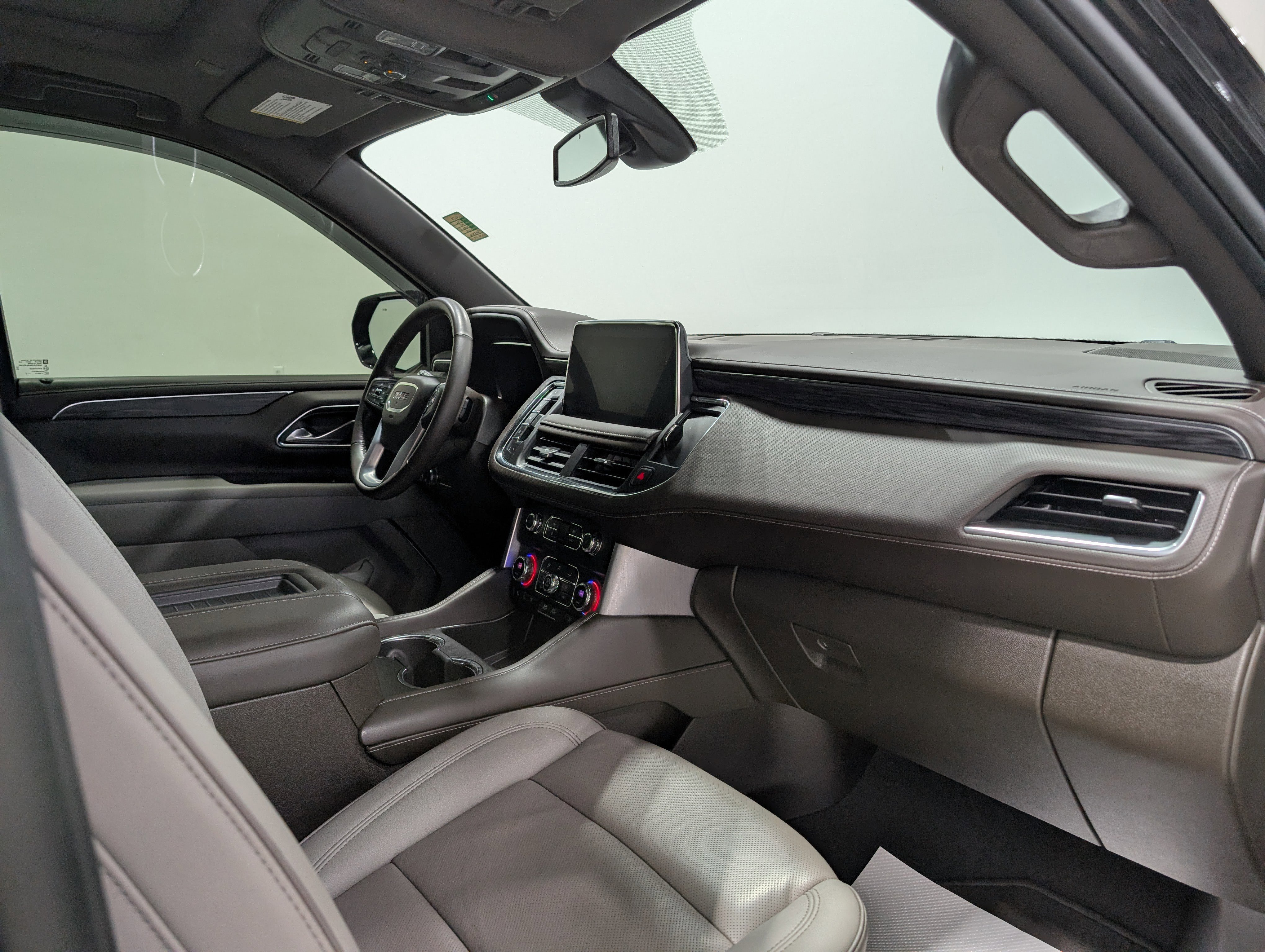 Used 2022 GMC Yukon XL SLT w/ SLT Luxury Package image 23