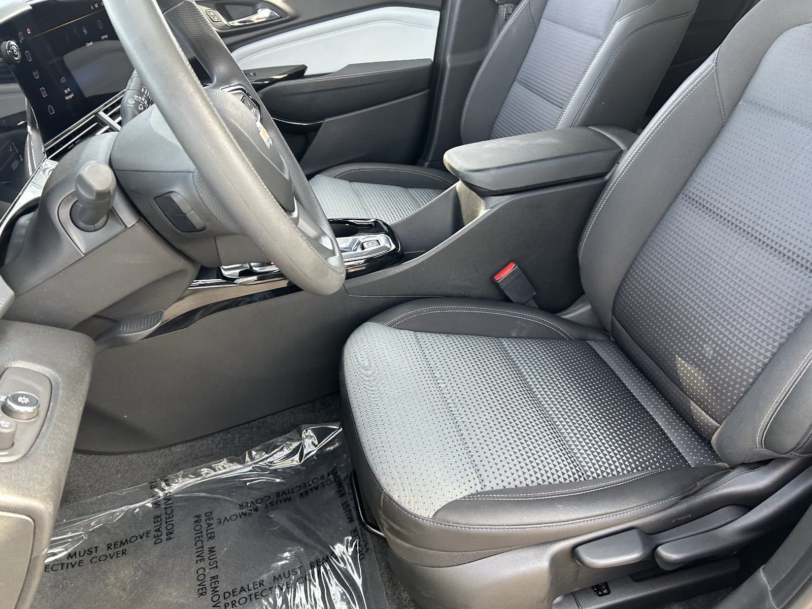 Used 2025 Chevrolet Trax LT FWD image 23