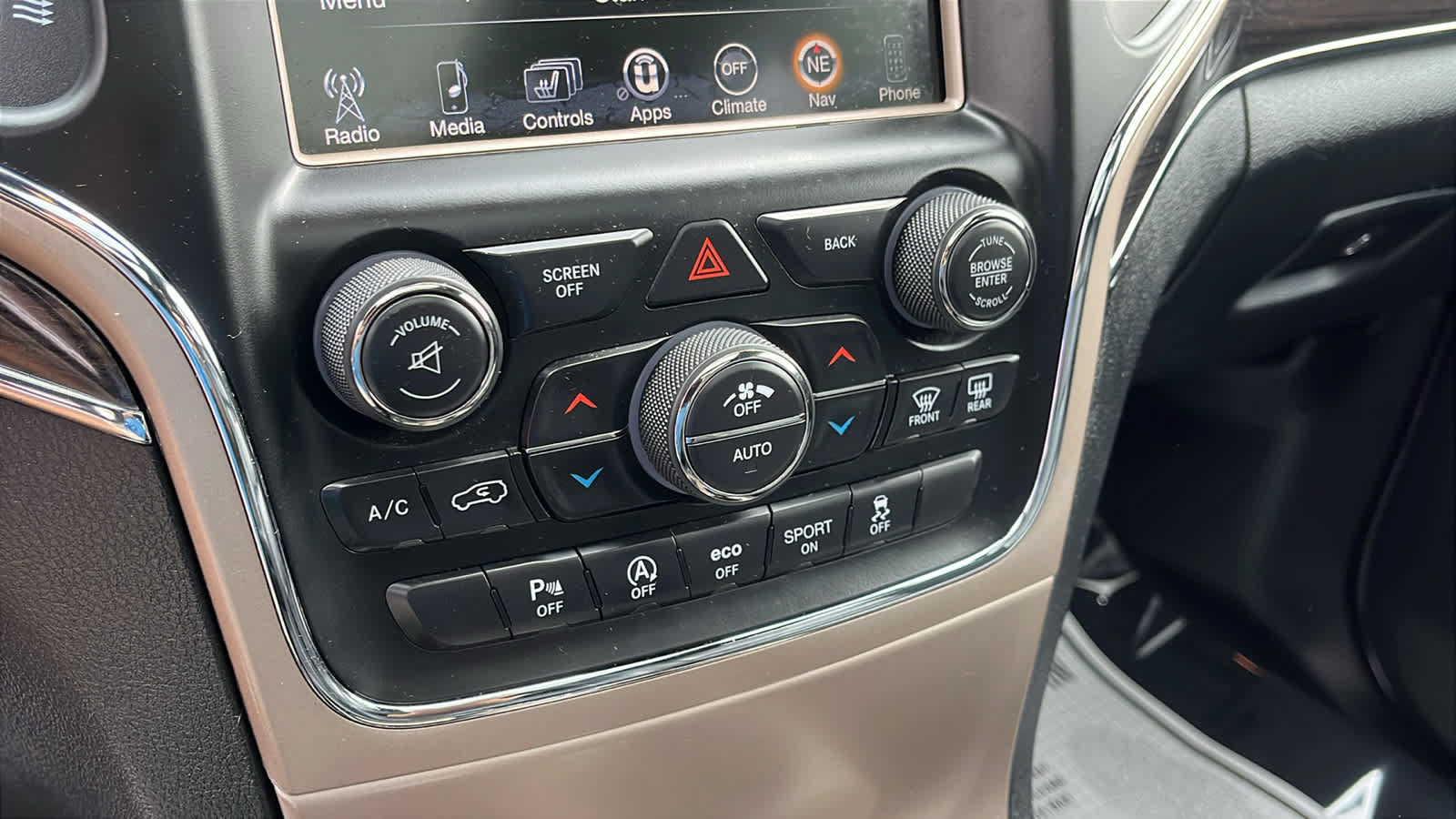 Used 2017 Jeep Grand Cherokee Overland AWD/4WD image 19