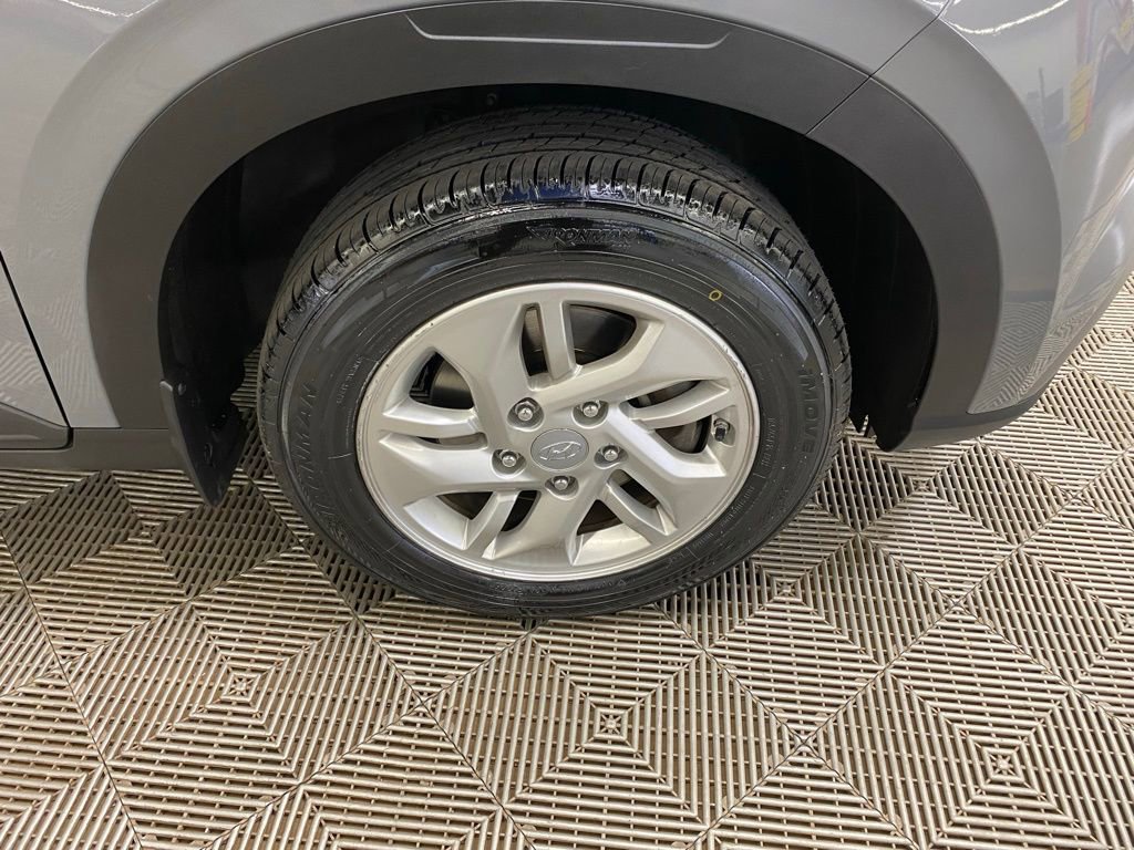 Used 2020 Hyundai Venue SEL image 2