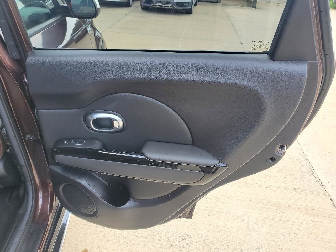 Used 2017 Kia Soul + FWD image 8