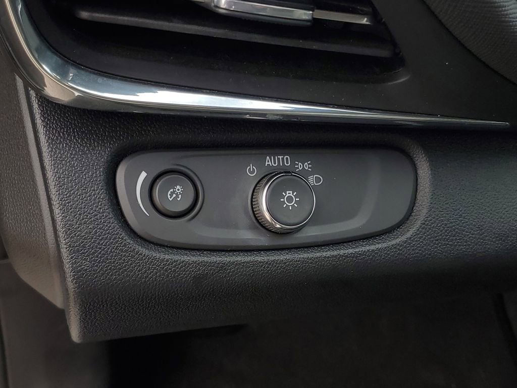 Used 2025 Buick Envista Preferred image 16