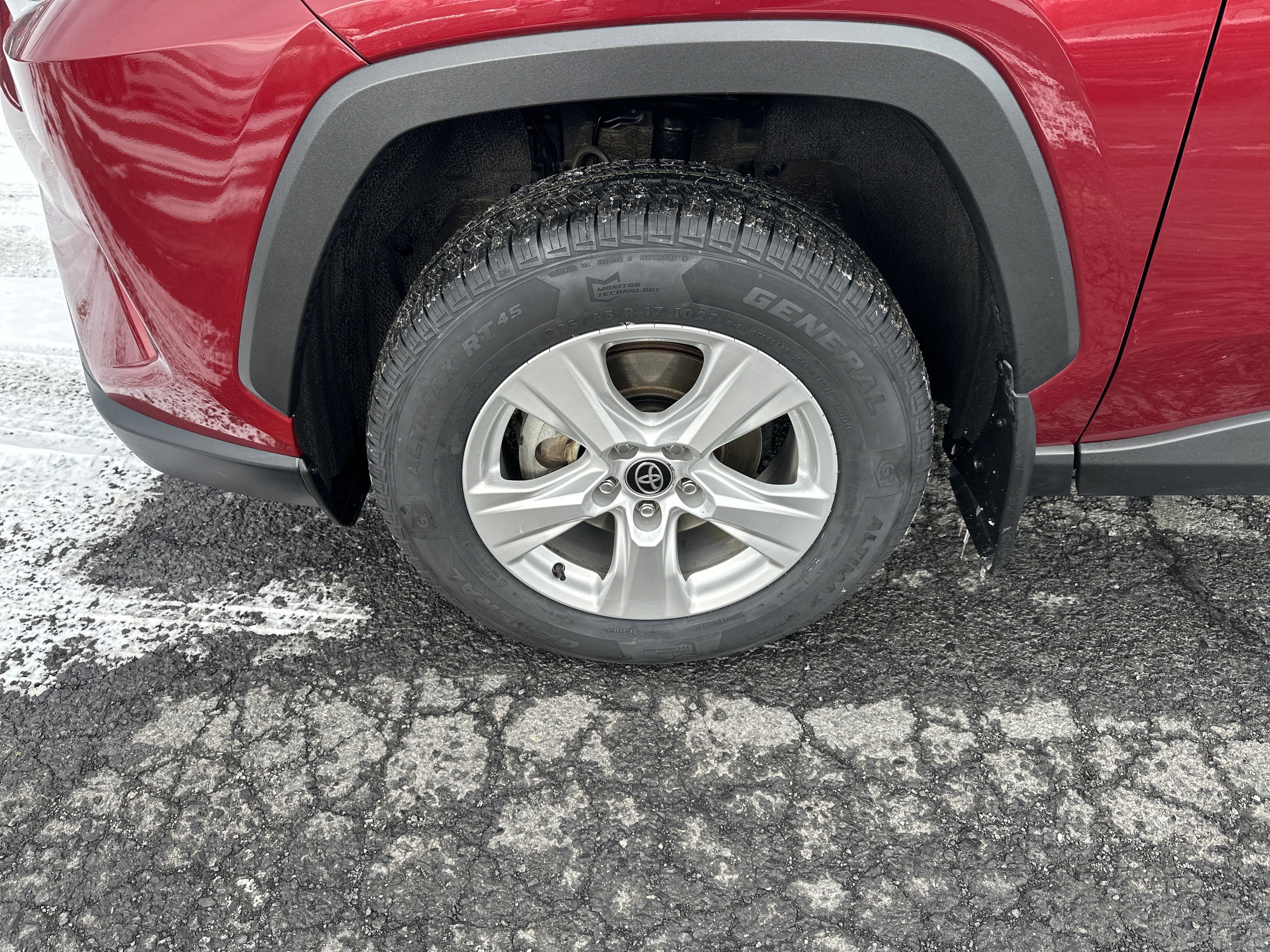 Used 2021 Toyota RAV4 XLE image 11